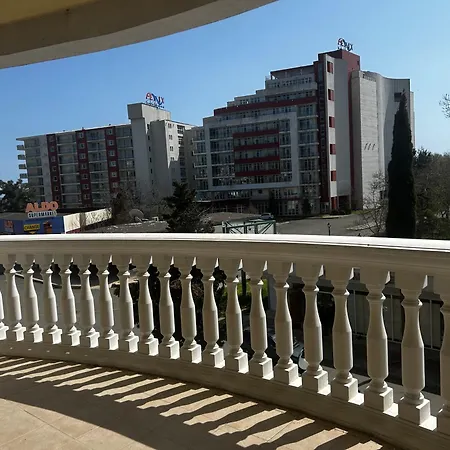 мирамар палас, роял апарт